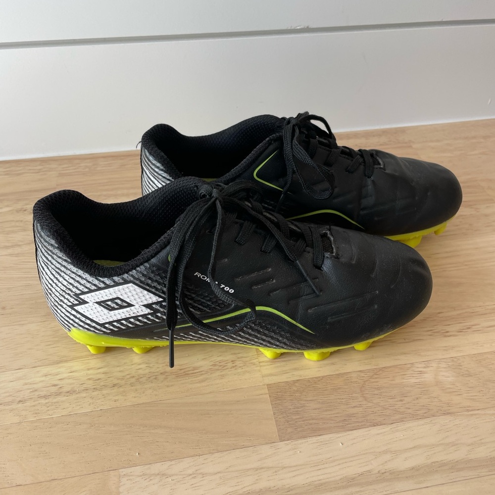 Lotto Black and Neon Yellow Little Kids Soccer Cleats